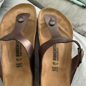 Birkenstock thong sandal in bronze